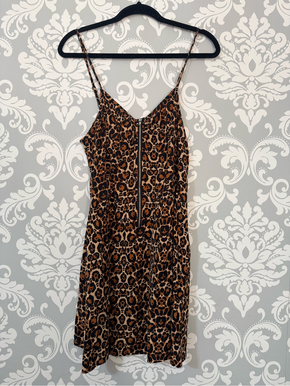 💫4/$25 • H&M Divided Leopard Print Spaghetti Strap Mini Dress